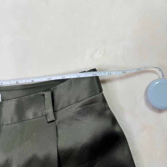 Aritzia Babaton Outgoing Satin Cargo Pants Relaxed Olive Green Women’s 8 Utility - Picture 7 of 16